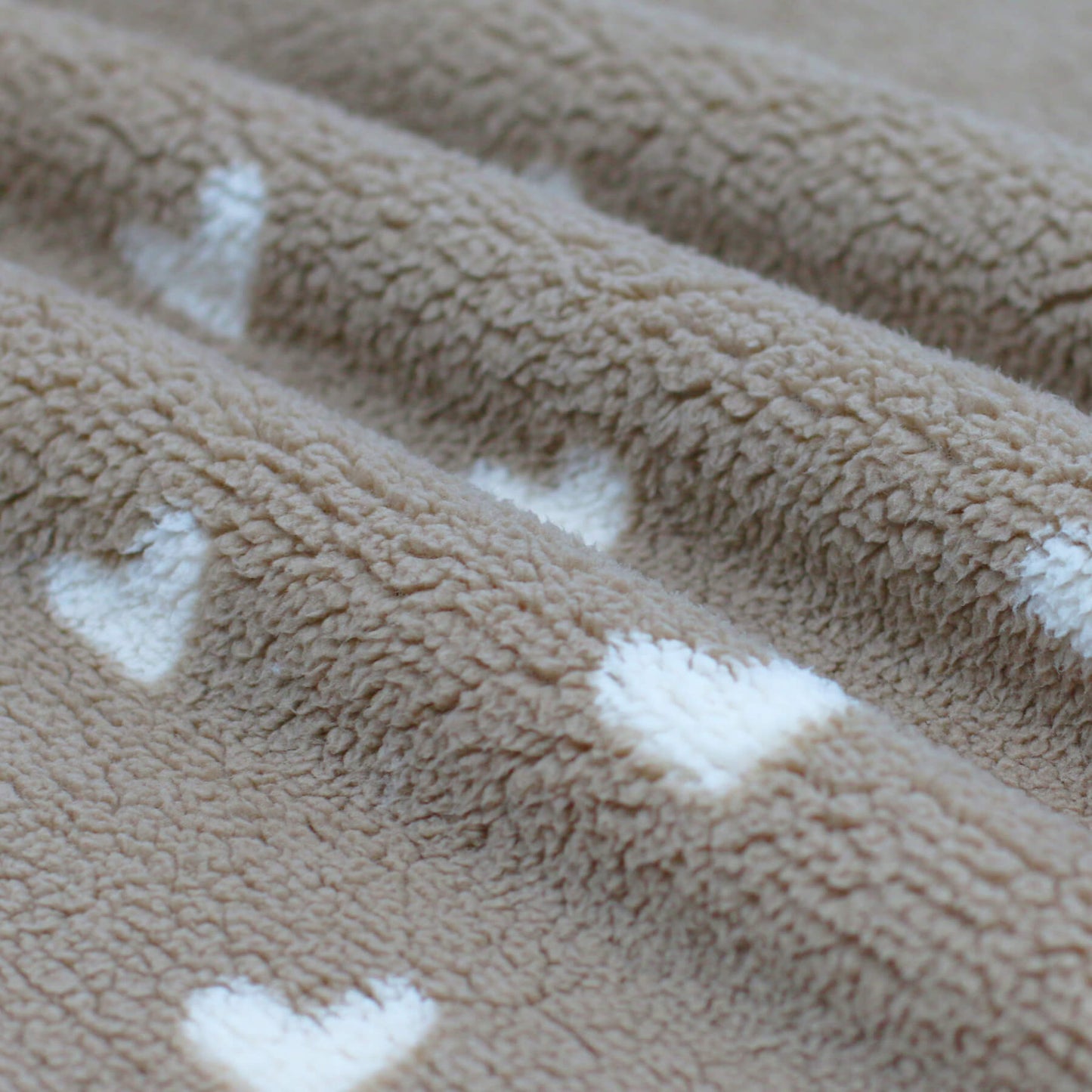 0.5m Teddystoff Herzen beige