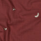 0.5m Musselin Stickerei Sterne rot