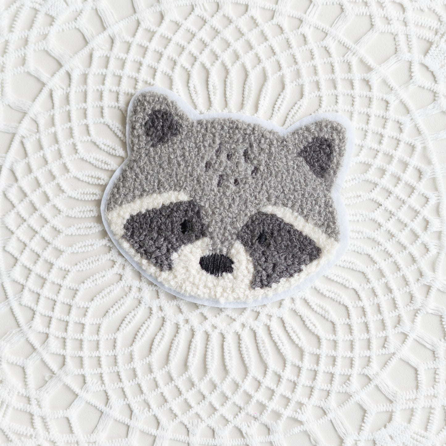 Chenille Patch: Waschbär mit Bügelbildern
